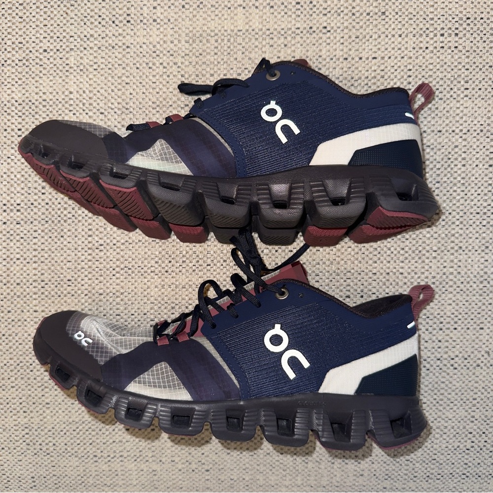 On Running Cloud X Shift 'Ink Cherry' women’s sz 8